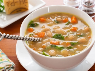 سوپ لوبیا سفید مدیترانه‌ای؛ یک غذای پرانرژی و خوشمزه