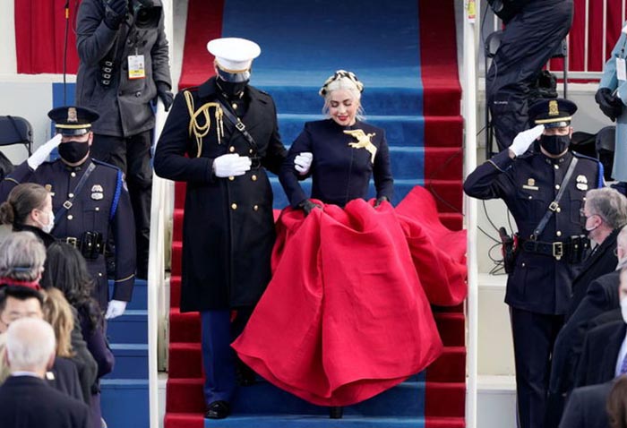 نشان مخصوص لباس لیدی گاگا در مراسم تحلیف جو بایدن + عکس