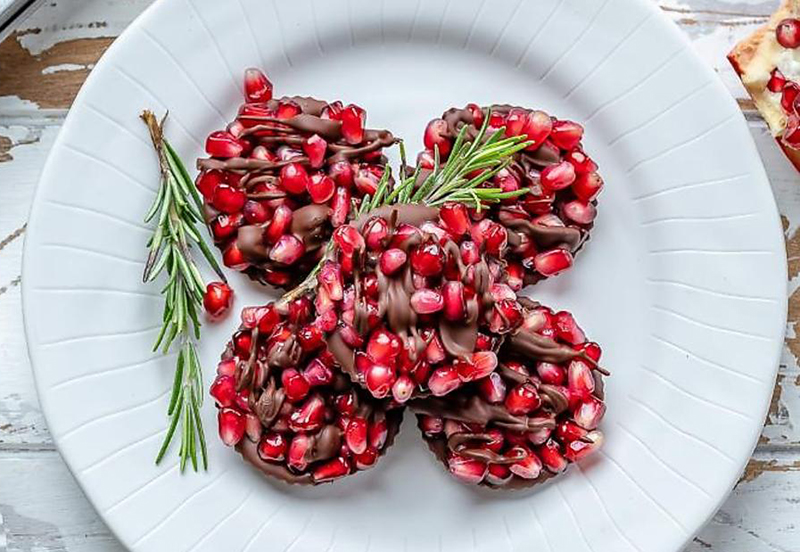 دسر برش شکلات و انار