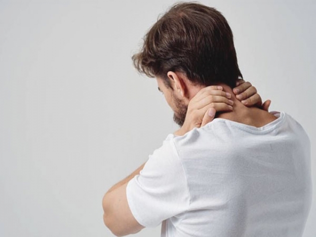6 حرکت ورزشی برای درد گردن 6 حرکت ورزشی برای درد گردن