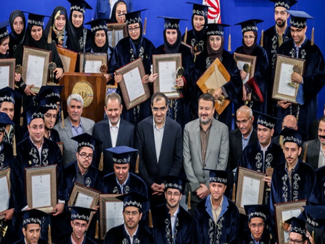 حضور دانشجویان غیر ایرانی در جشنواره دانشجوی نمونه حضور دانشجویان غیر ایرانی در جشنواره دانشجوی نمونه