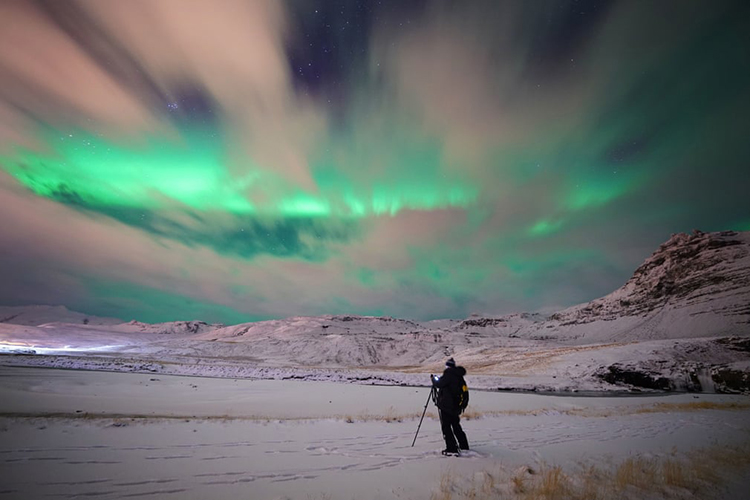 عکس برداری از شفق های قطبی در نزدیکی Kirkjufell، Grundarfjörður، ایسلند عکس برداری از شفق های قطبی در نزدیکی Kirkjufell، Grundarfjörður، ایسلند