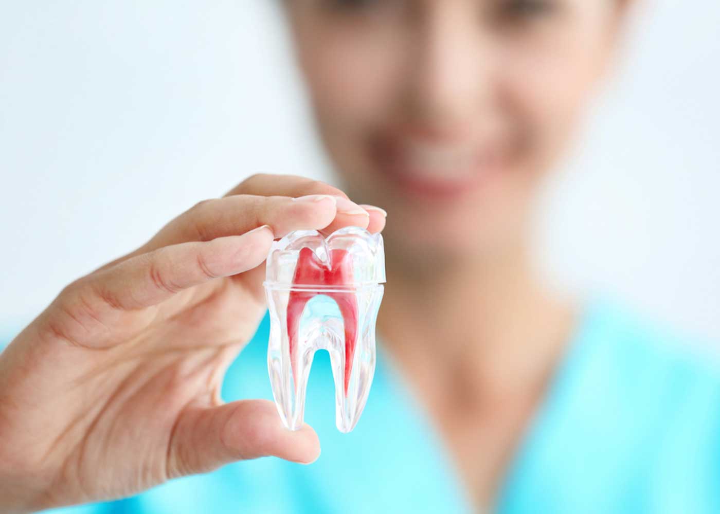 دکتر خوب برای درمان ریشه دندان