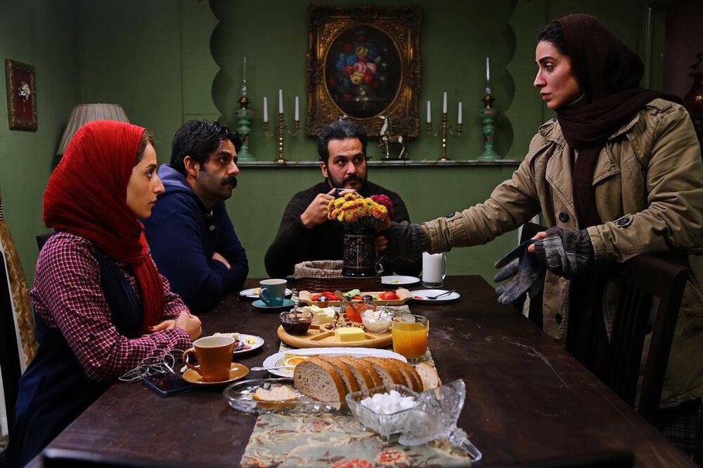 نقد فیلم سورنجان، نقد از چکاوک شیرازی