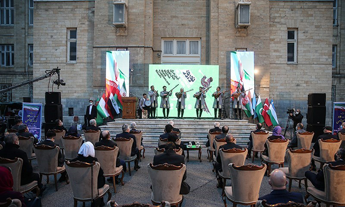 عکس های دیدنی 28 اسفند 99 / از جشن نوروزی در وزارت امور خارجه تا خرید عید در بازارهای شلوغ