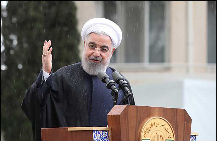 عکس های دیدنی 28 اسفند 99 / از جشن نوروزی در وزارت امور خارجه تا خرید عید در بازارهای شلوغ