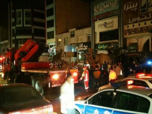 ورود ناگهانی یک کامیون به ساختمانی در غرب تهران ورود ناگهانی یک کامیون به ساختمانی در غرب تهران