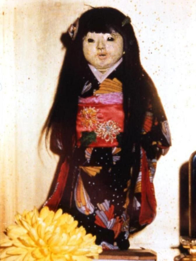 ماجرای عجیب عروسک اوکیکو/عروسکی که موهایش بلند می شود