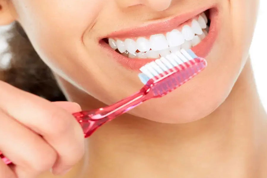 مسواک زدن اولین و راحت ترین راه حفظ سلامت دندان ها