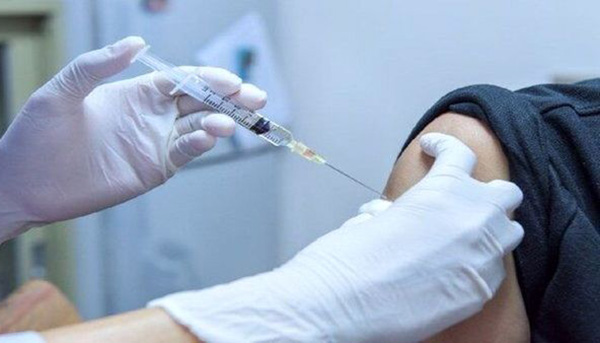 کیانوش جهانپور از تزریق 50 هزار دوز واکسن کرونا در هر روز خبر داد