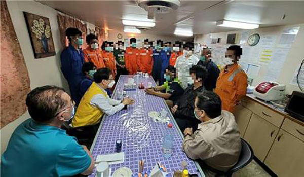ایران نفتکش کره جنوبی را آزاد کرد + عکس خدمه کشتی