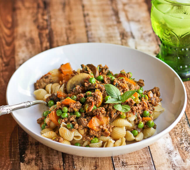 طرز تهیه پاستا با گوشت و نخود فرنگی