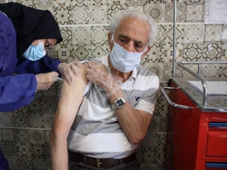 سالمندانی که واکسن کرونا نزده اند چه کنند؟