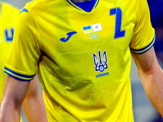 پیراهن جنجالی اوکراین؛ شعار حذف شود، نقشه بماند