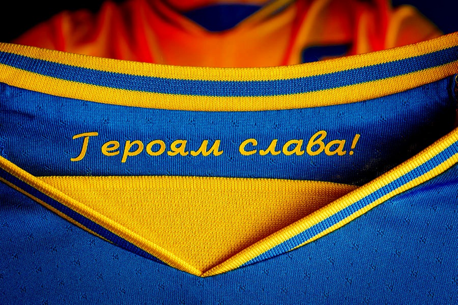 شعار جنجالی داخل یقه‌ی پیراهن اوکراین