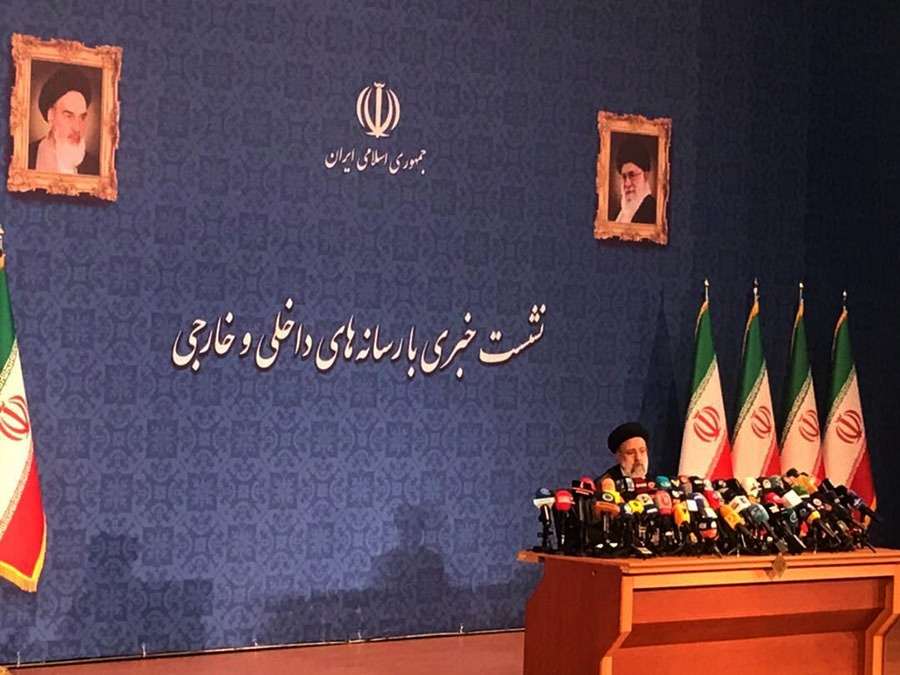 ابراهیم رییسی در اولین نشست خبری : شرایط به نفع مردم تغییر میکند ابراهیم رییسی در اولین نشست خبری : شرایط به نفع مردم تغییر میکند