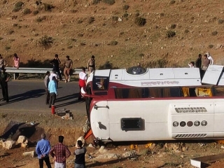 اعلام اسامی مصدومان واژگونی اتوبوس خبرنگاران
