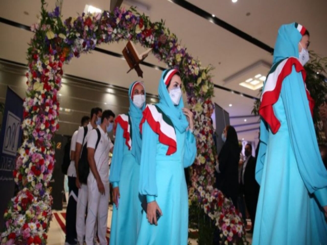 حذف لباس رسمی / ایران با ست ورزشی در مراسم رژه حذف لباس رسمی / ایران با ست ورزشی در مراسم رژه