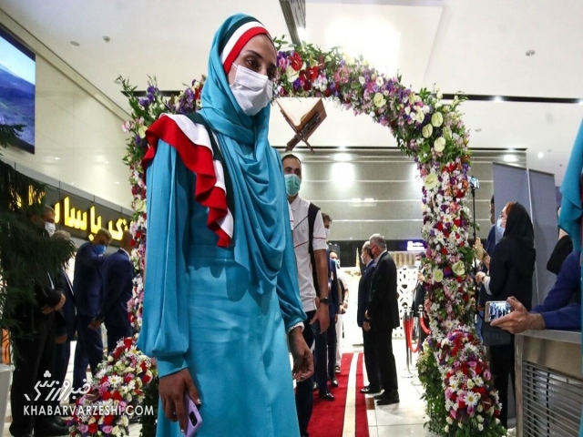 لباس بانوان ورزشکار ایران در رژه المپیک تغییر کرد