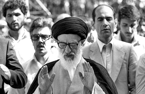 5 مرداد؛ اقامه اولین نماز جمعه به اقامت آیت الله طالقانی (1358 ه ش)