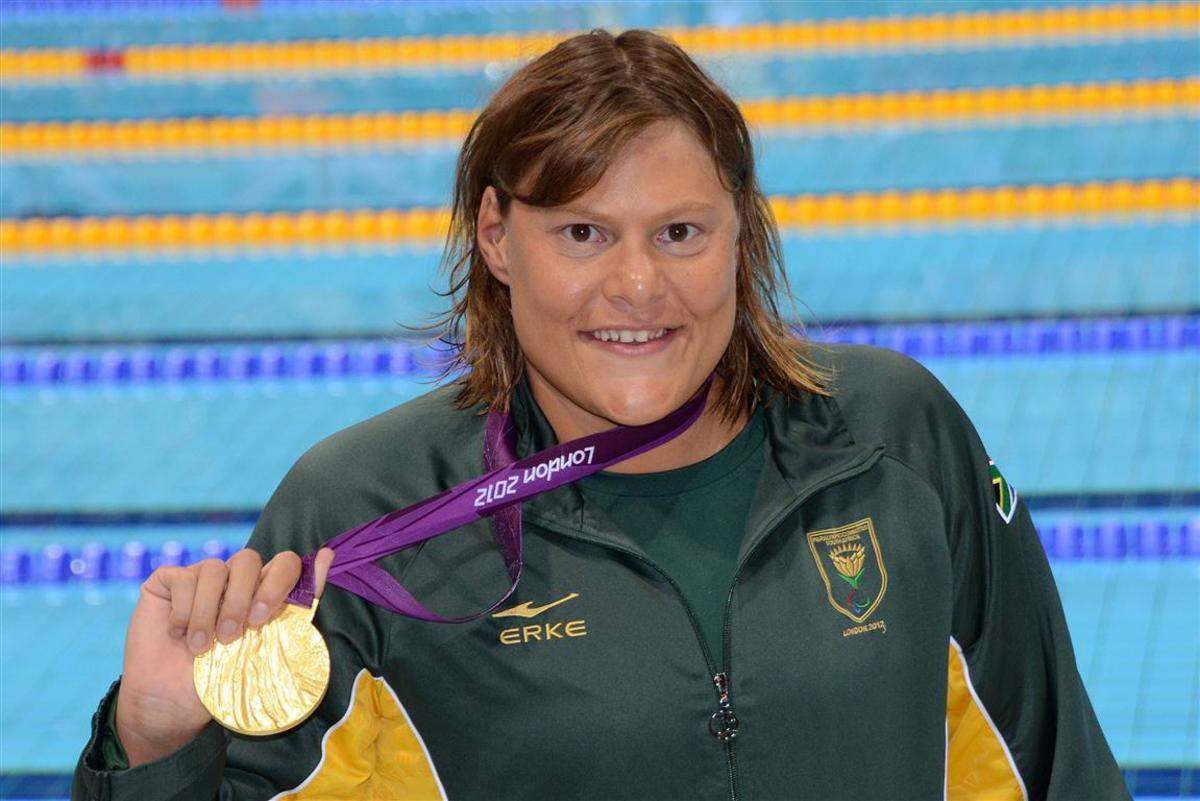 شناگری با 37 طلا از مسابقات معلولان و حضور در بازیهای المپیک