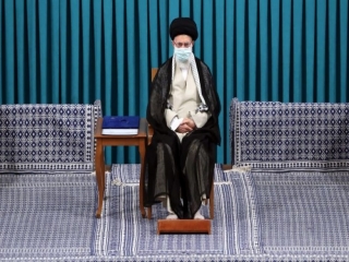 رهبر انقلاب در مراسم تنفیذ رئیسی: «دولت مردمی» در واقعیت محقق شود/ تشکیل دولت به تاخیر نیفتد.