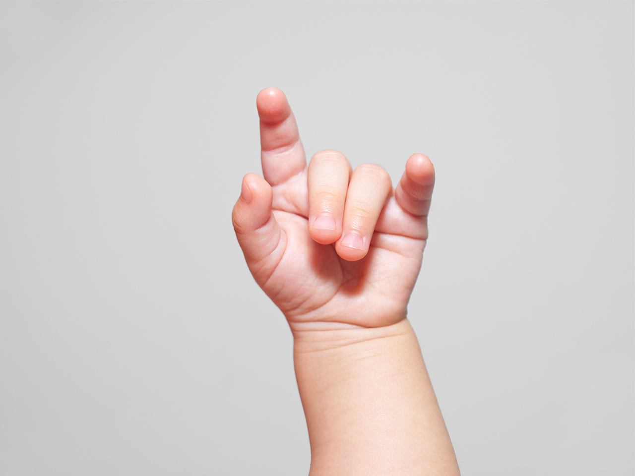 معرفی، الفبا و نکات اولیه زبان اشاره