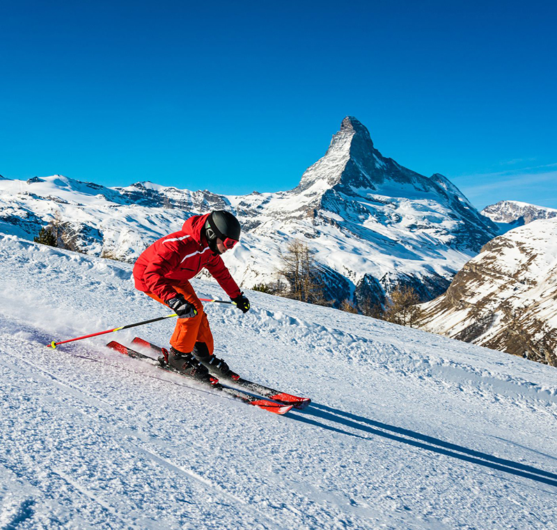 اسکی در کوه های سوئیس