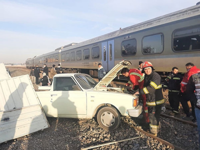1 کشته و 5 مصدوم در برخورد قطار با وانت در ورامین