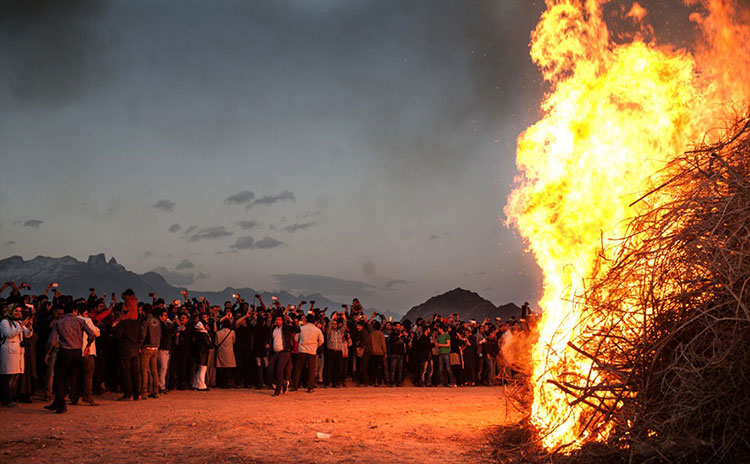 مراسم آتش افروزی در جشن سده 1398-کرمان