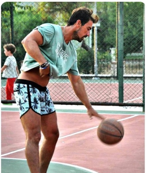 ابراهیم چلیکول بعنوان بسکتبالیست