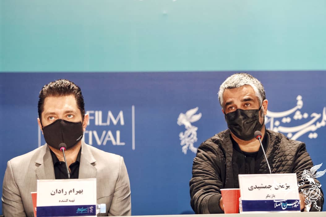 پژمان جمشیدی بازیگر و بهرام رادان تهیه کننده فیلم علفزار در نشست رسانه ای جشنواره فیلم فجر