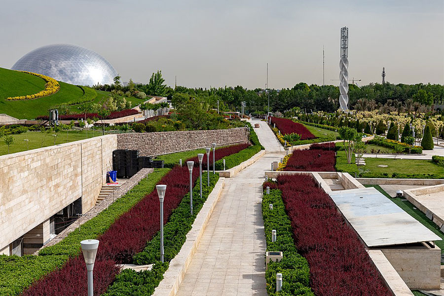 ورودی باغ موزه دفاع مقدس