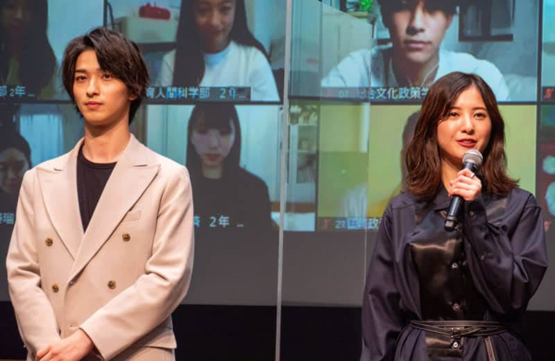 ریوسی یوکاهاما و یوریکو یوشی تاکه در اکران فیلم چشمانت می گویند