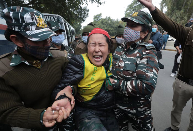 پلیس یک زن تبتی را به  دلیل اعتراض به بازی های المپیک زمستانی 2022 پکن بازداشت کرد.<br />دهلی نو، هند