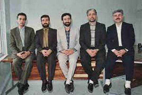 عکس قدیمی از مجری ها به ترتیب: فواد بابان، قاسم افشار، حسن سلطانی، ناصر کاشانی و محمدرضا حیاتی