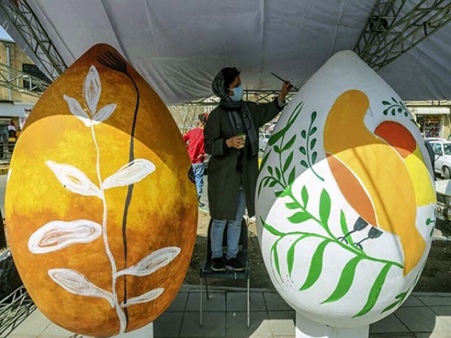 آغاز جشنواره تخم مرغ رنگی در کرج