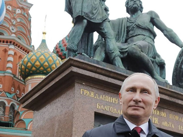 ولادیمیر پوتین در میدان سرخ روسیه