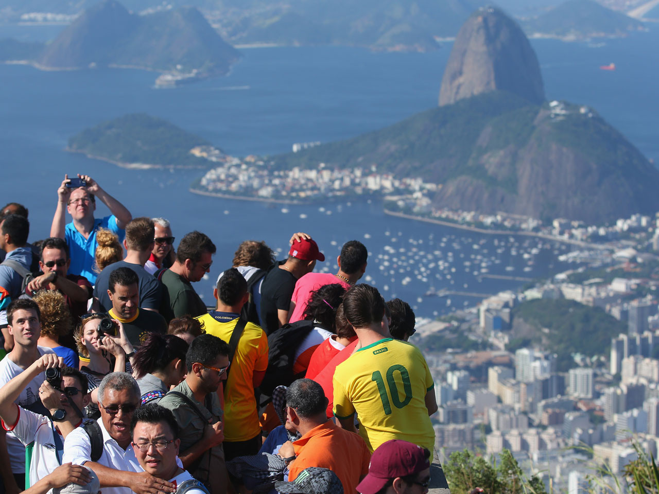 جام جهانی از نگاه فیفا، سرمایه گذاری ها و صعت توریسم