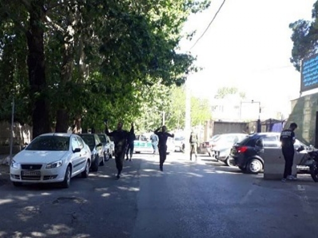 گروگانگیری در یکی از ادارات ایلام گروگانگیری در یکی از ادارات ایلام