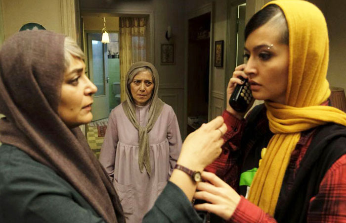 پردیس احمدیه، رویا افشار و الهام کردا در فیلم سینمایی سرکوب