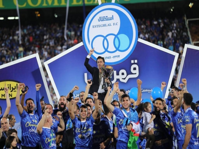 تصایر جشن قهرمانی استقلال در لیگ برتر 1400-1401 تصایر جشن قهرمانی استقلال در لیگ برتر 1400-1401