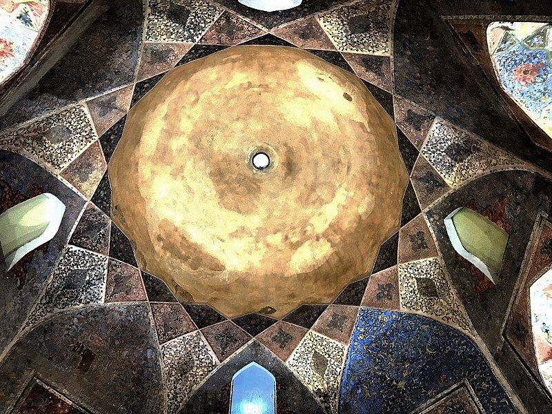 نمای فضای داخلی از گنبد کاخ کلات (کاخ خورشید)