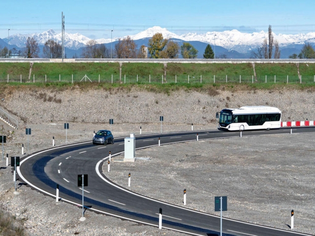 اولین جاده با قابلیت شارژ بی‌سیم خودروهای برقی ساخته می‌شود