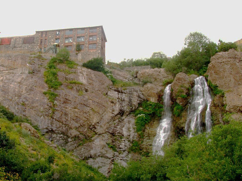 آبشار دوقلوی دربند