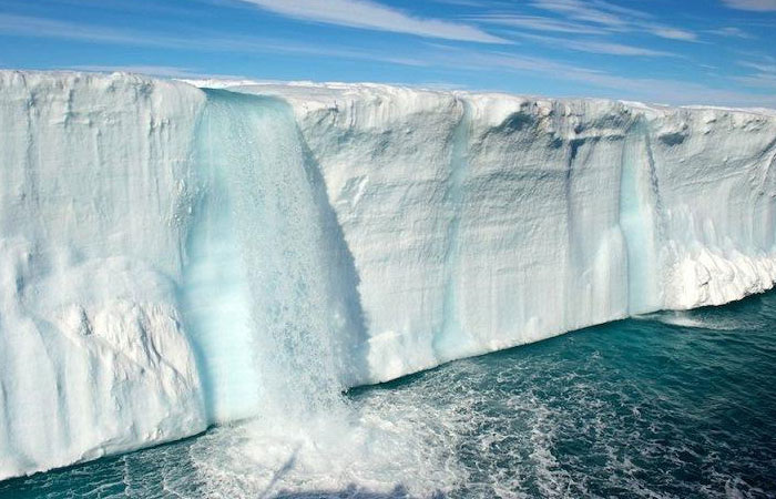 آب شدن یخ های قطب و بالا آمدن سطح آب ها