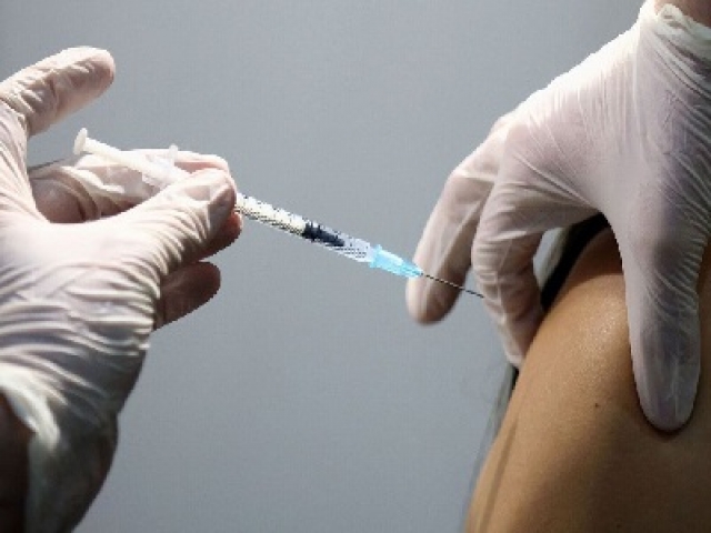 تزریق دوز چهارم واکسن کرونا