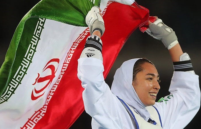 دور افتخار کیمیا علیزاده با پرچم ایران در المپیک تابستانی 2016