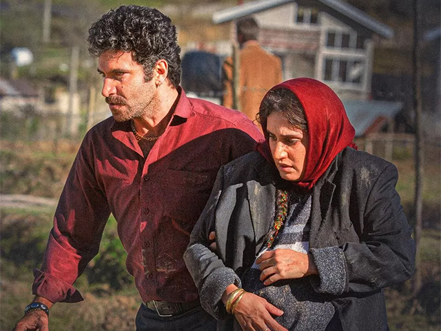 نگاهى به فيلم تى تى