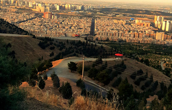 نمای منطقه 22 تهران از بوستان لتمان کن